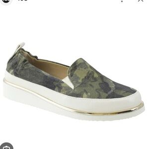 Ron White “Nellaya Slip On Sneaker in Camo, Size 36.5